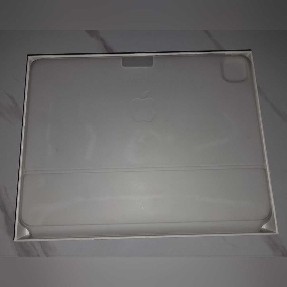 Apple iPad Magic Keyboard - Picture 3 of 7
